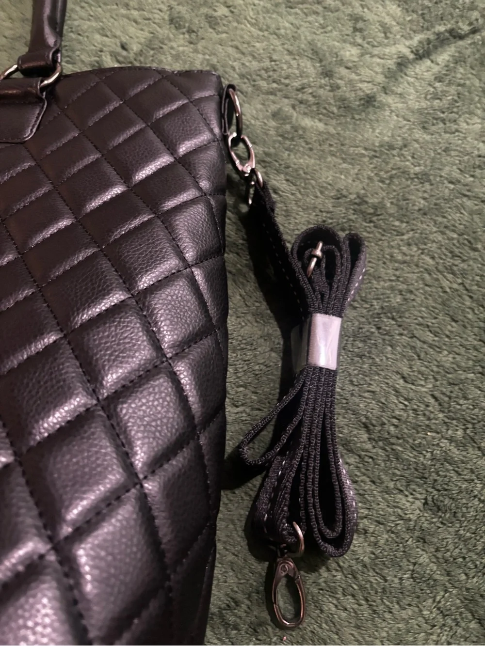 NWT Solo New York Waldorf Tote Quilted faux Leather Bag WITH shoulder strap